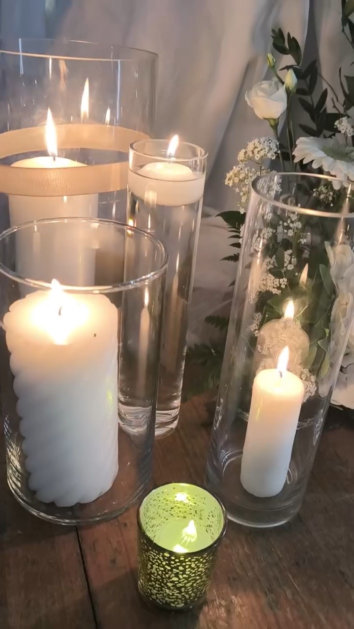Grands photophores en verre et bougies flottantes